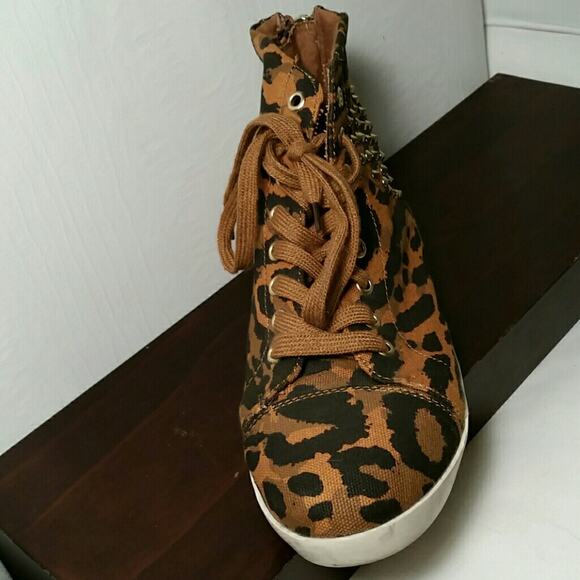 Forever 21 High Top Animal Print Sneaker. 7.5 - Picture 2 of 5